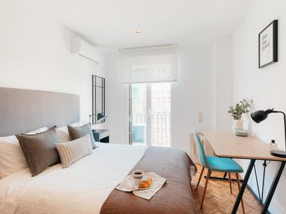 Bedroom of Flat to share in  Valencia Capital  with Air Conditioner and Balcony