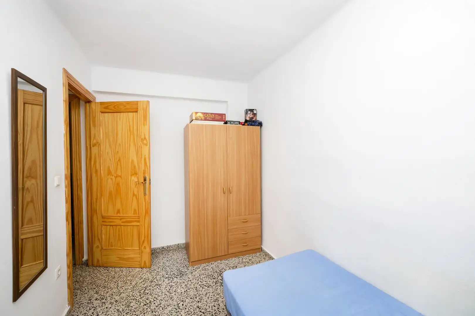 Dormitori de Pis en venda en Granada amb Terrassa, Moblat i Balcó