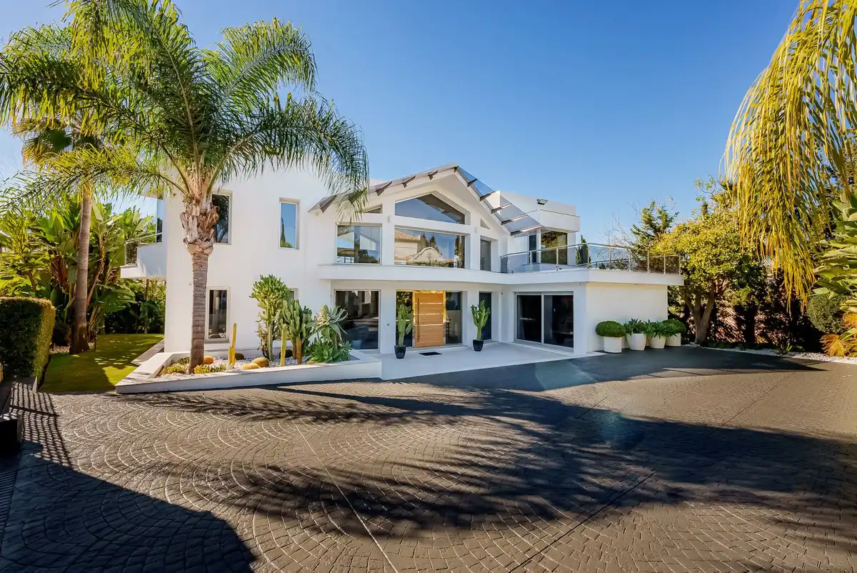 Casa con piscina en venta en Nueva Andalucía