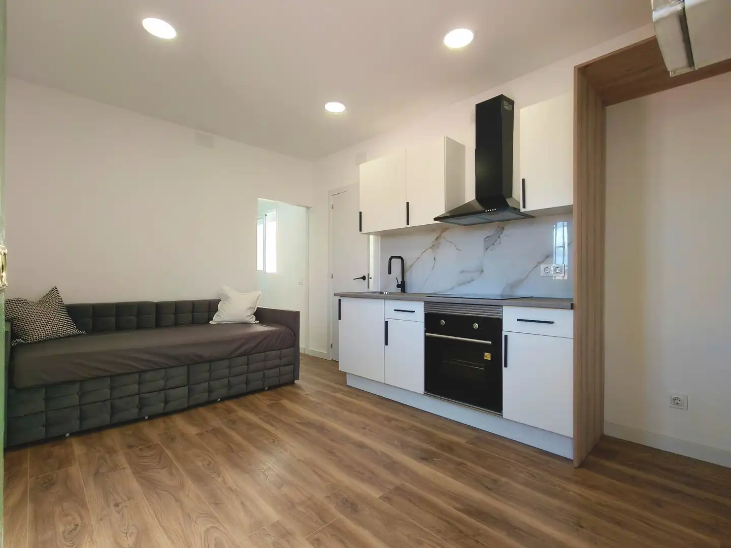 Cocina de Ático en venta en L'Hospitalet de Llobregat con Parquet, Terraza y Trastero