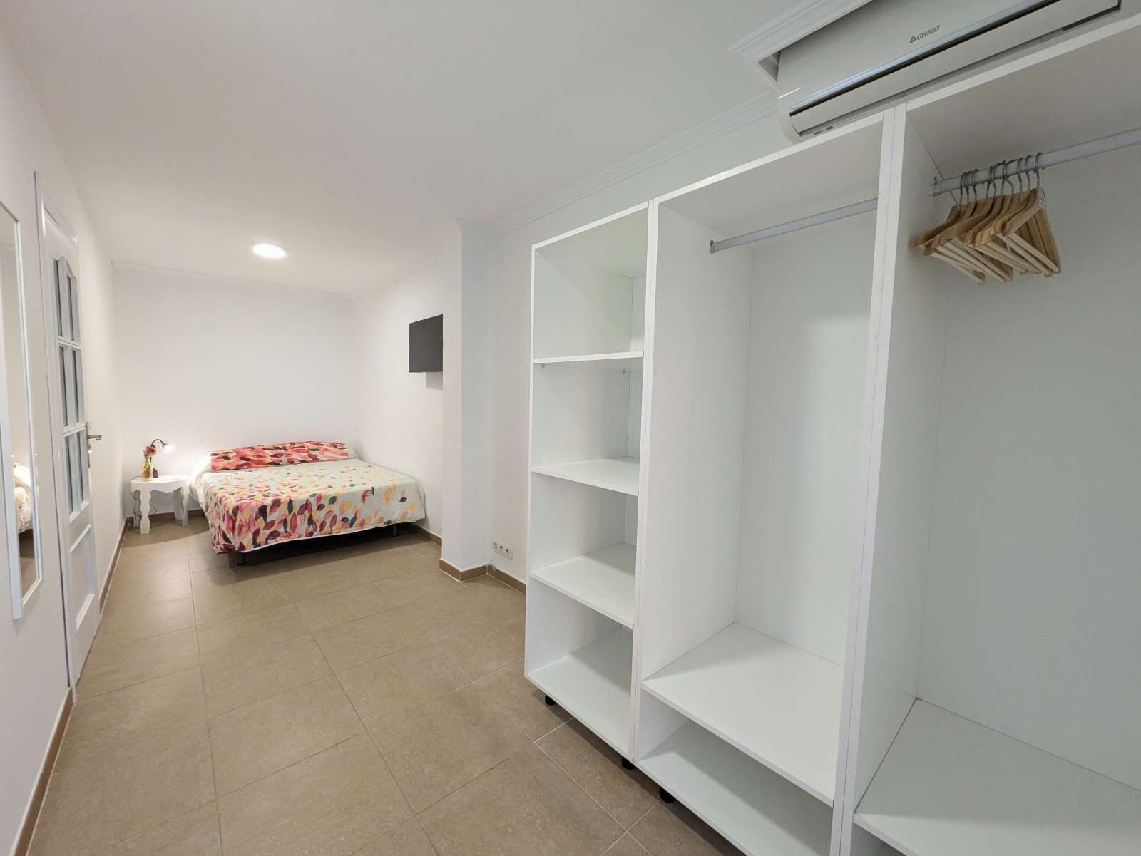 Bedroom of Flat to share in Burjassot  with Air Conditioner and Terrace