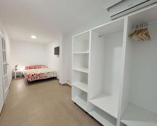 Bedroom of Flat to share in Burjassot  with Air Conditioner and Terrace