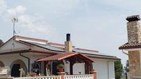 Vista exterior de Casa o xalet en venda en La Bisbal del Penedès amb Calefacció, Jardí privat i Terrassa