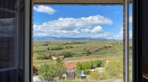 Adosado en Hormilla, tres habitaciones, dos baños, terraza de dieciocho metros.