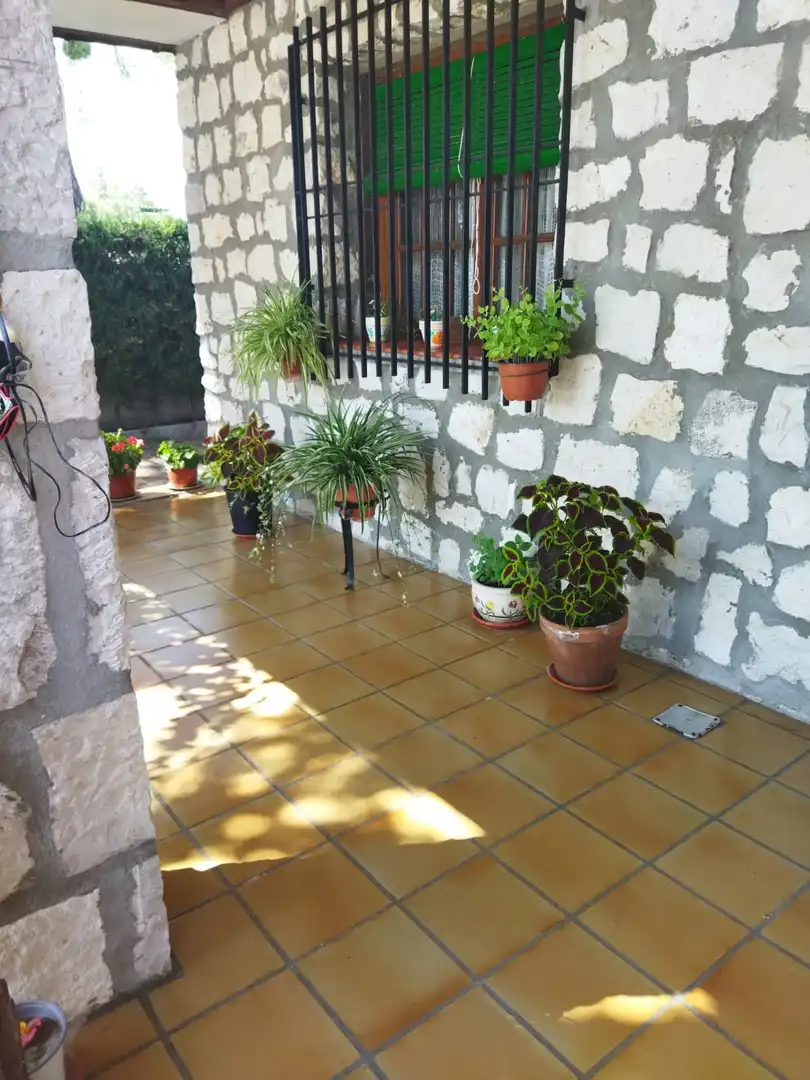 Terrassa de Casa o xalet en venda en Cuéllar amb Calefacció, Jardí privat i Traster