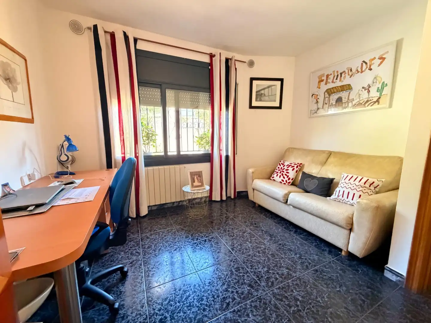 Sala d'estar de Casa o xalet en venda en Mataró amb Calefacció, Terrassa i Traster