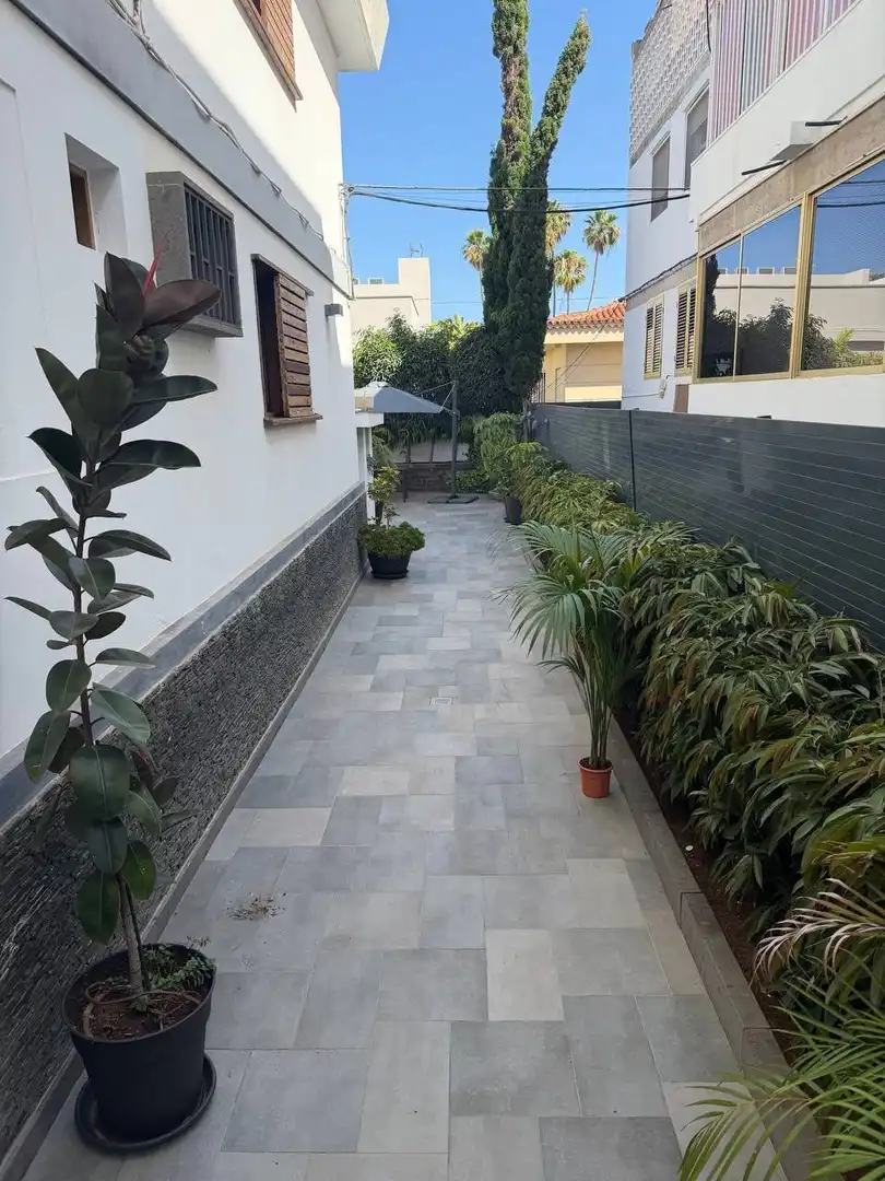 Terrasse von Wohnung zur Miete in Las Palmas de Gran Canaria mit Klimaanlage und Privatgarten
