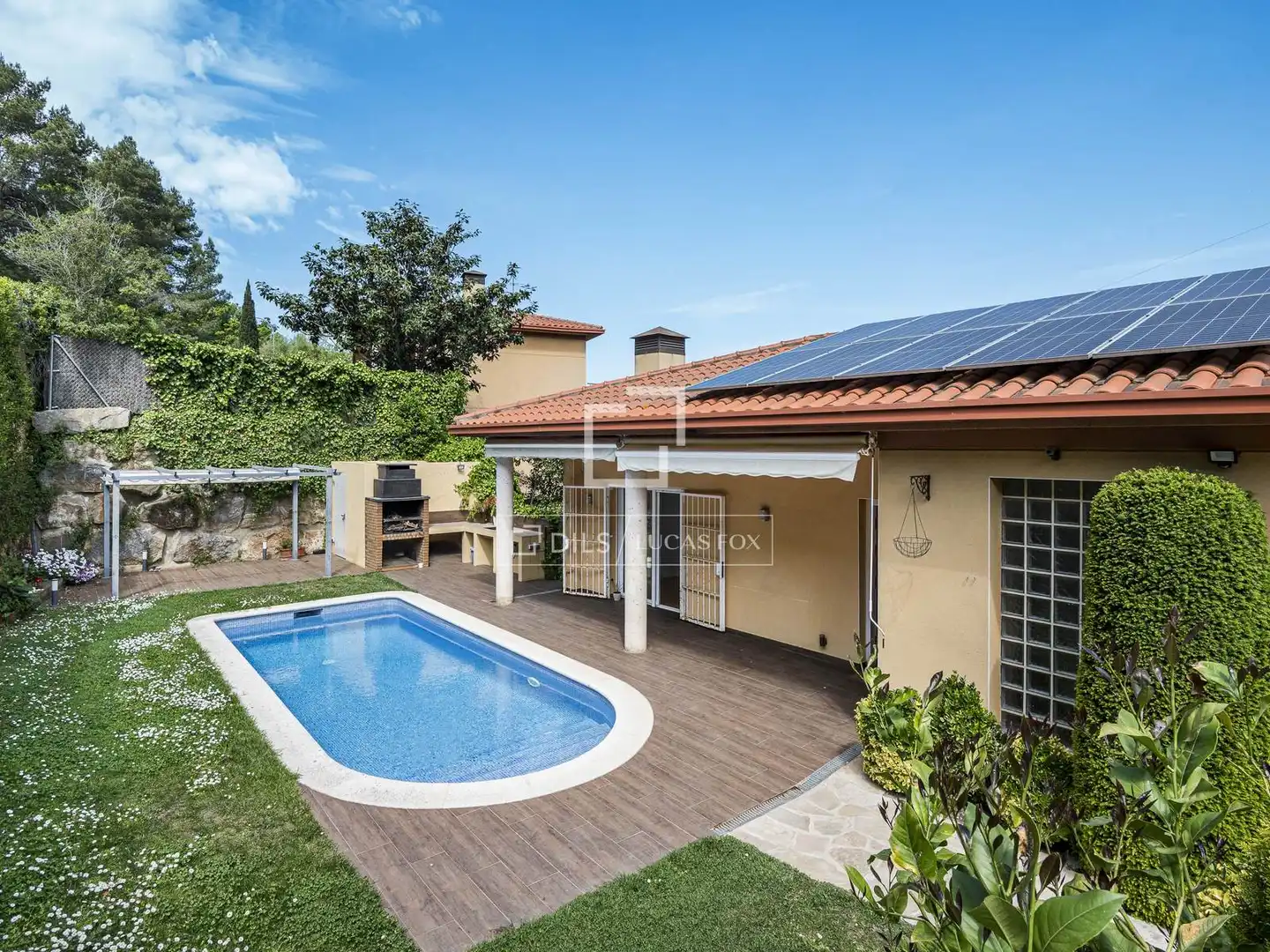 Exterior view of Houses for sale in Sant Cugat del Vallès  with Air Conditioner, Heating and Terrace