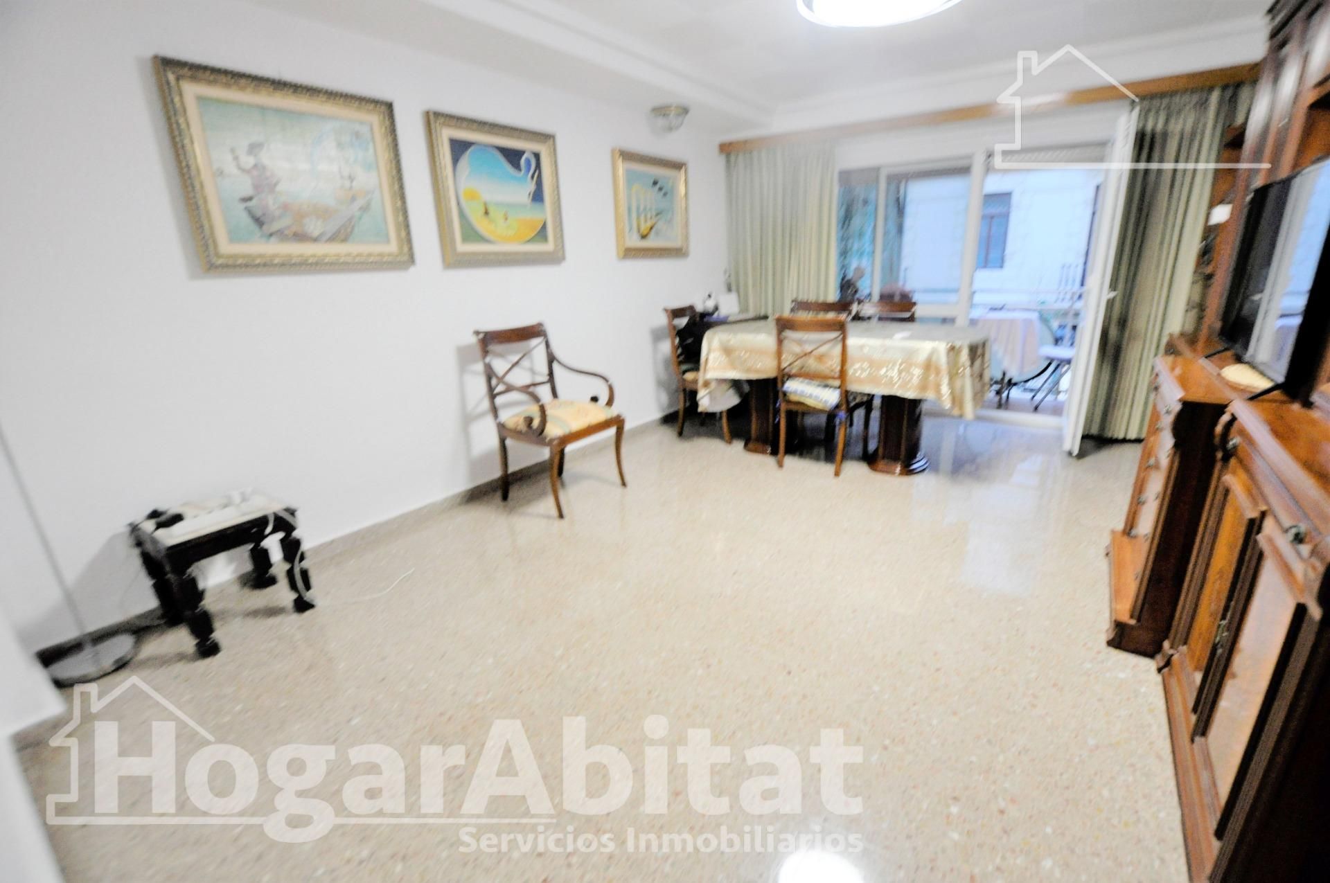 Living room of Flat for sale in  Valencia Capital  with Terrace and Balcony