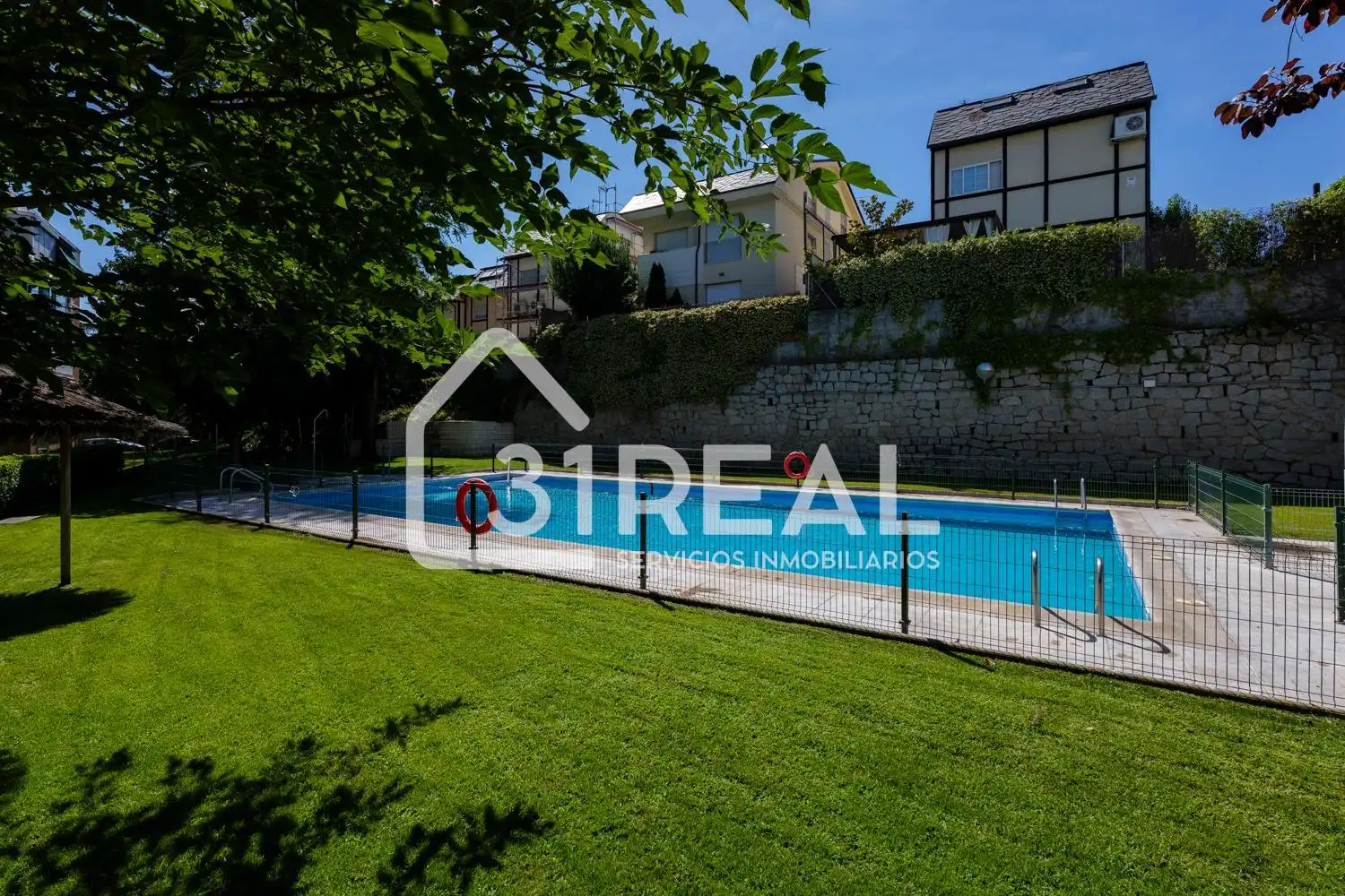 Piscina de Piso en venta en Madrid con Calefacción, Jardín privado y Parquet