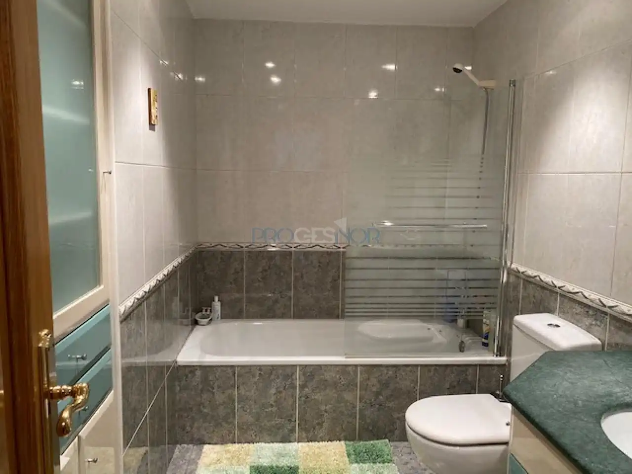 Baño de Casa o chalet en venta en León Capital  con Calefacción, Jardín privado y Terraza