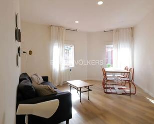 Sala d'estar de Apartament de lloguer en  Madrid Capital amb Aire condicionat, Calefacció i Moblat