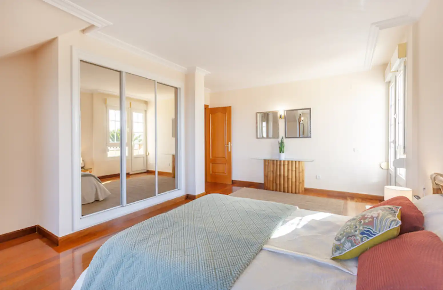 Dormitori de Casa o xalet en venda en Gijón  amb Calefacció, Parquet i Terrassa