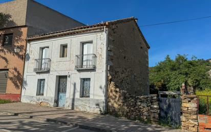 Vista exterior de Casa o xalet en venda en Buitrago del Lozoya amb Jardí privat