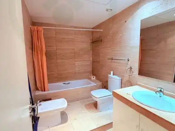 Badezimmer von Wohnungen zur Miete in  Madrid Capital mit Klimaanlage