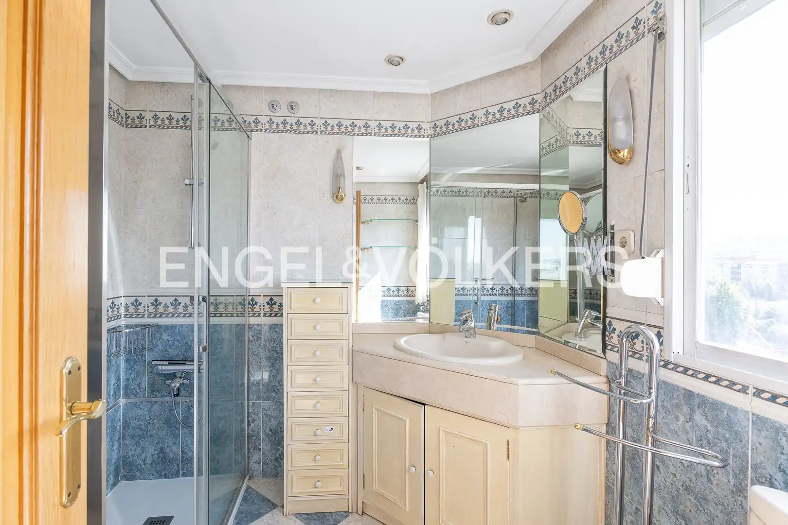 Bathroom of Flat for rent in Madrid  with Air Conditioner, Heating and Private garden