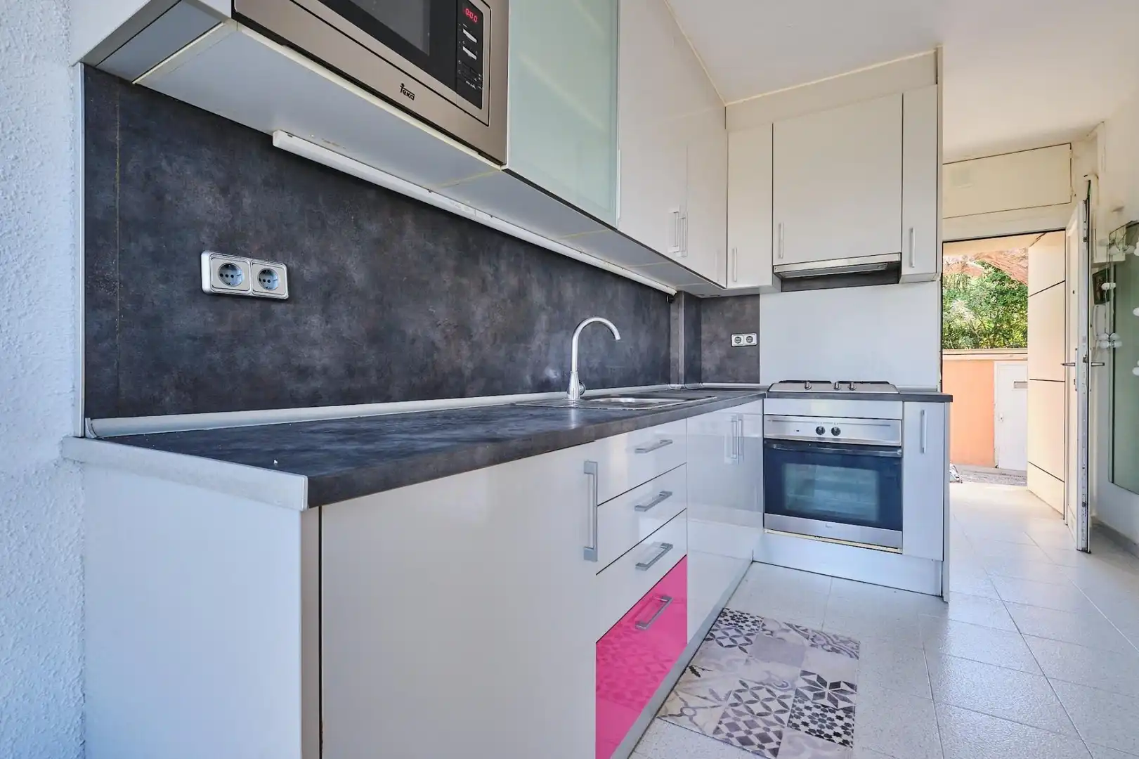 Cocina de Apartamento en venta en Gavà con Terraza y Piscina comunitaria