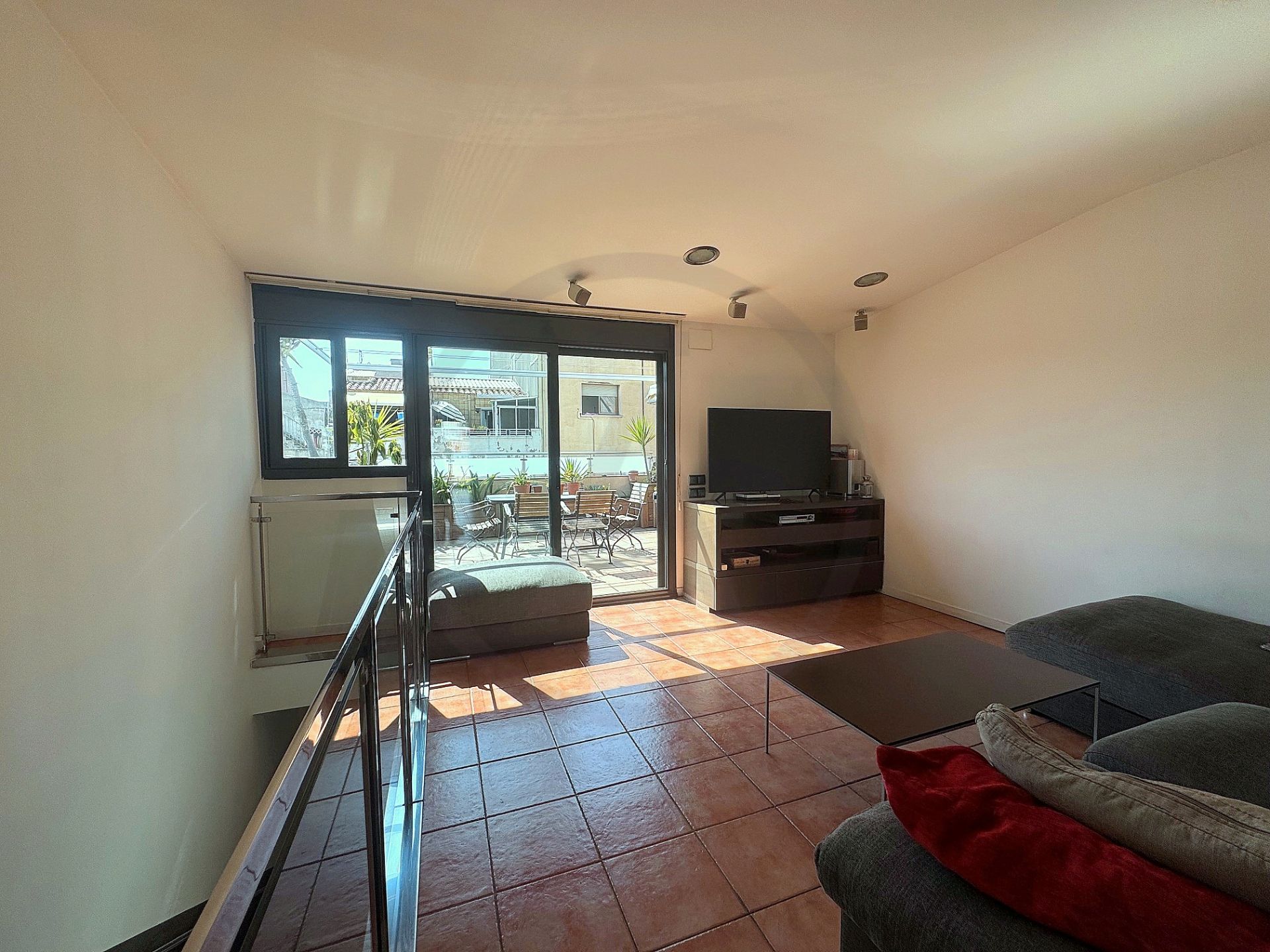 Sala d'estar de Casa adosada en venda en Terrassa amb Aire condicionat, Calefacció i Terrassa