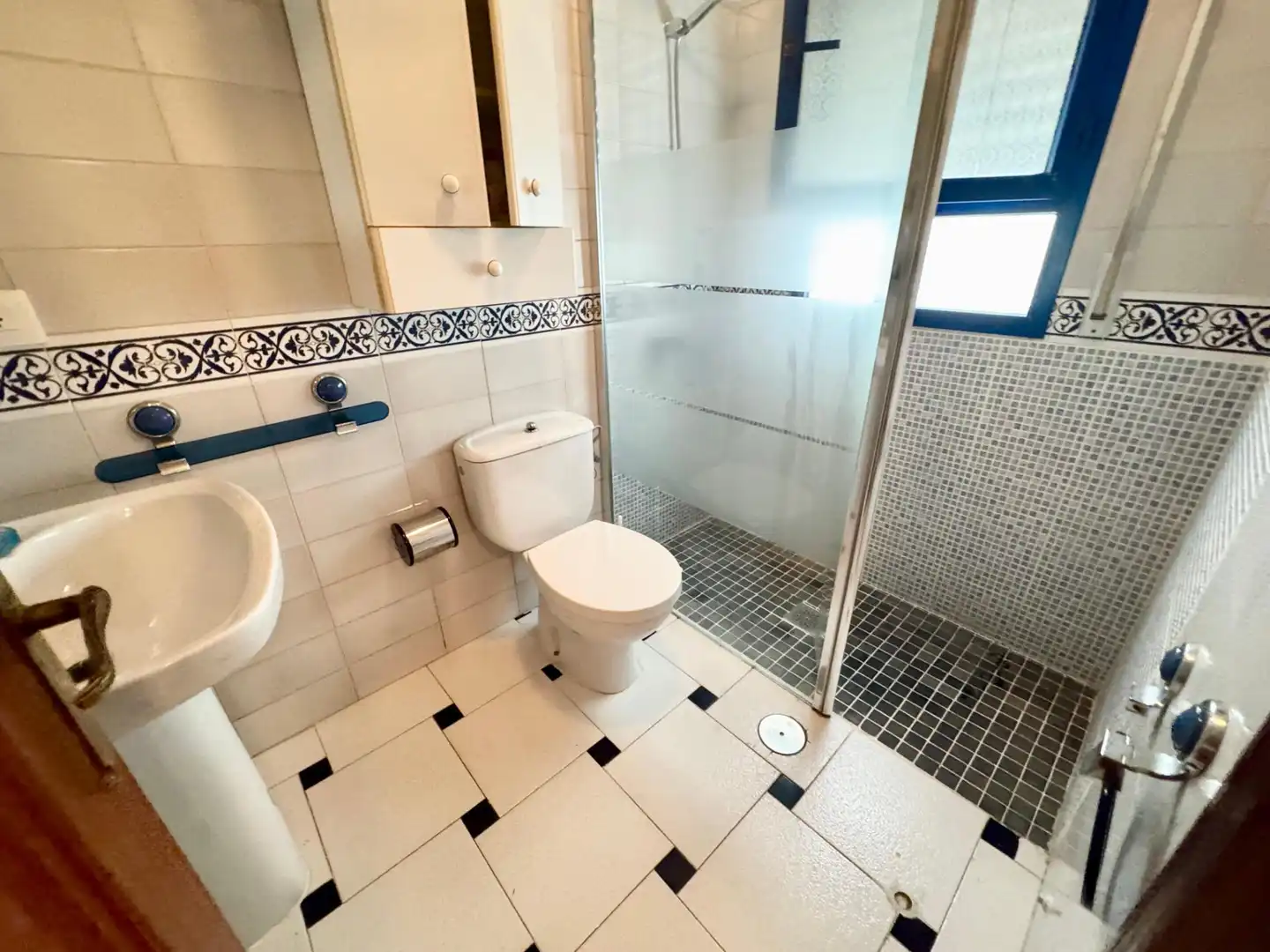 Bathroom of Flat for sale in Punta Umbría  with Terrace, Furnished and Balcony