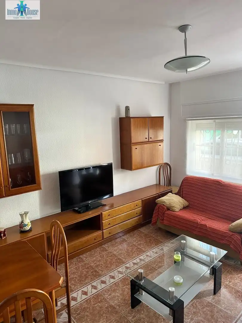Sala d'estar de Casa adosada en venda en Albacete amb Calefacció, Jardí privat i Terrassa