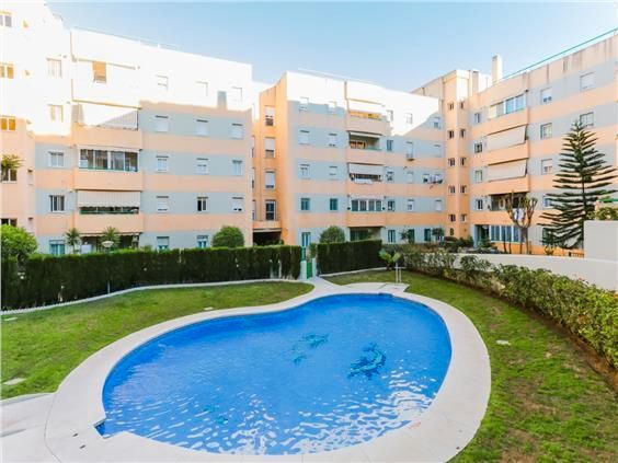 Piscina de Pis en venda en Torremolinos amb Terrassa i Piscina comunitària