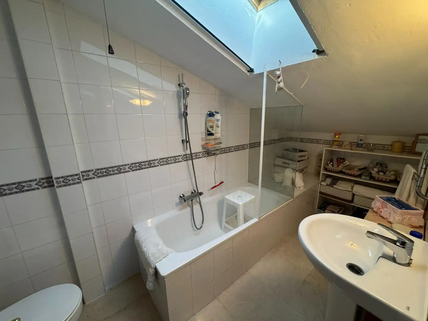 Baño de Casa adosada en venta en Rincón de la Victoria con Aire acondicionado, Calefacción y Jardín privado