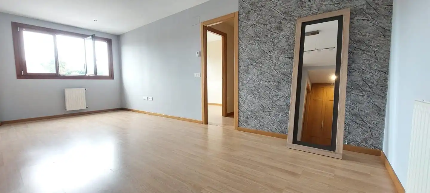 Sala d'estar de Pis de lloguer en Gijón  amb Calefacció i Traster