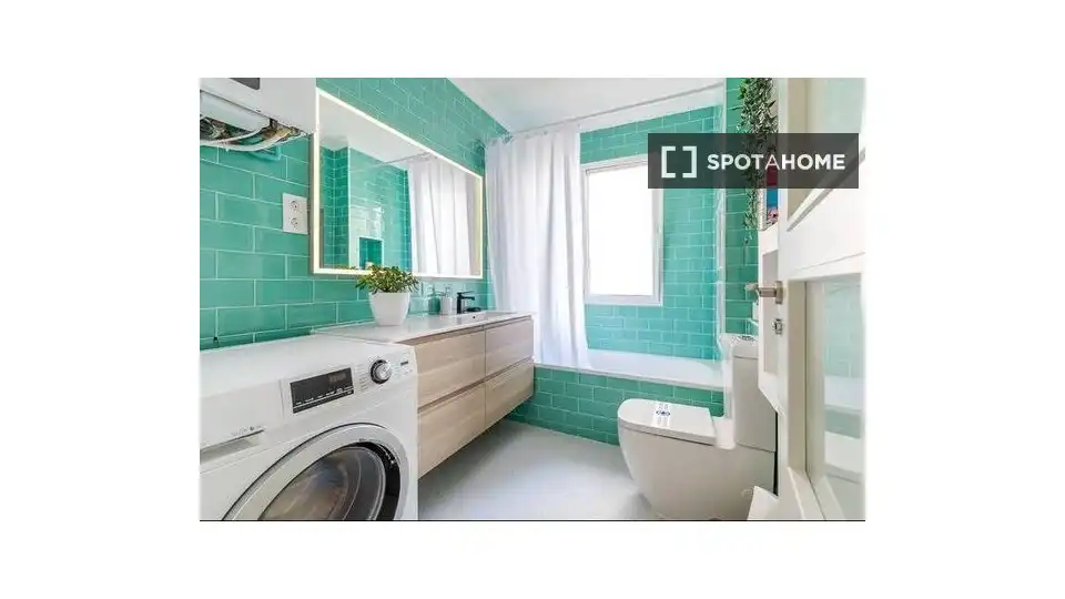 Bathroom of Flat for rent in Madrid  with Air Conditioner, Heating and Furnished