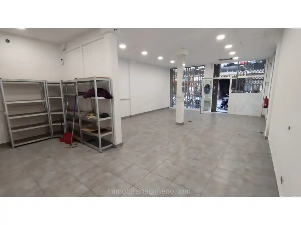 Local commercial à louer à Avenida Frederic Mistral, imagen 5