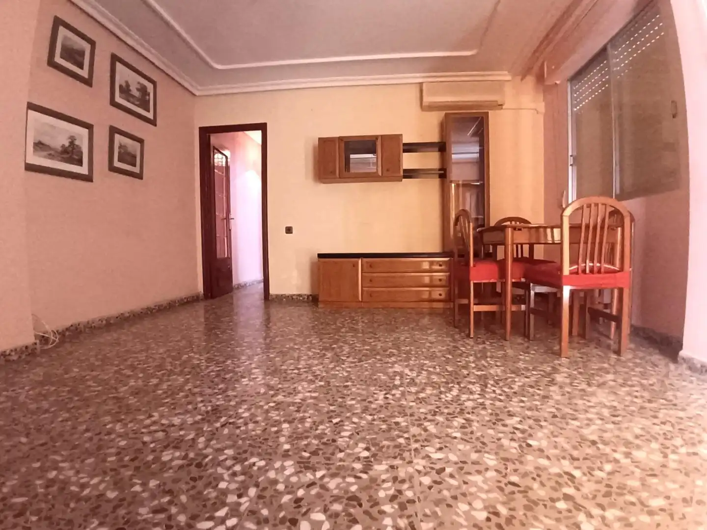 Wohnung zum Verkauf in Cieza mit Klimaanlage und Balkon