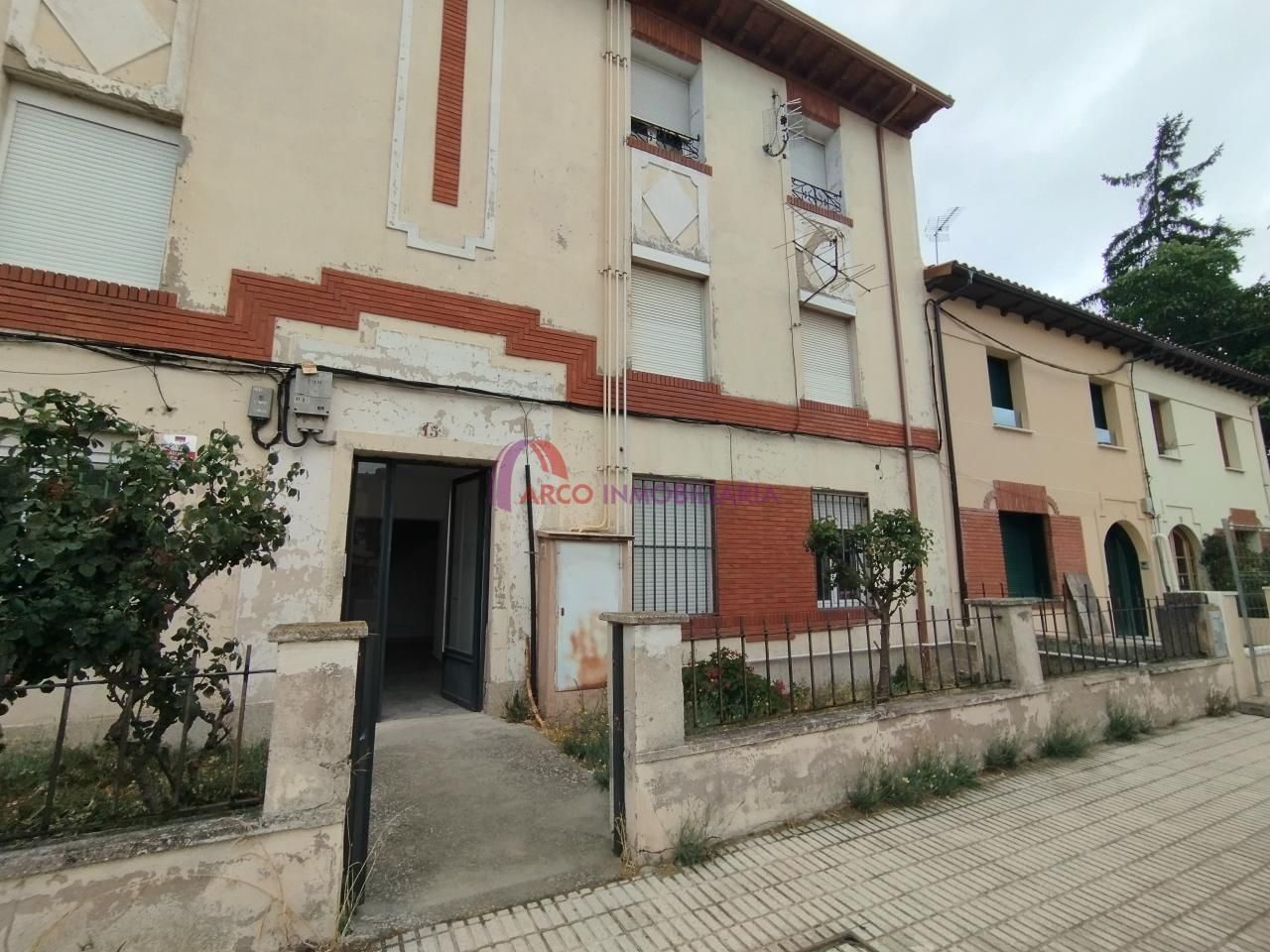 Vista exterior de Apartamento en venta en Burgos Capital con Calefacción y Parquet