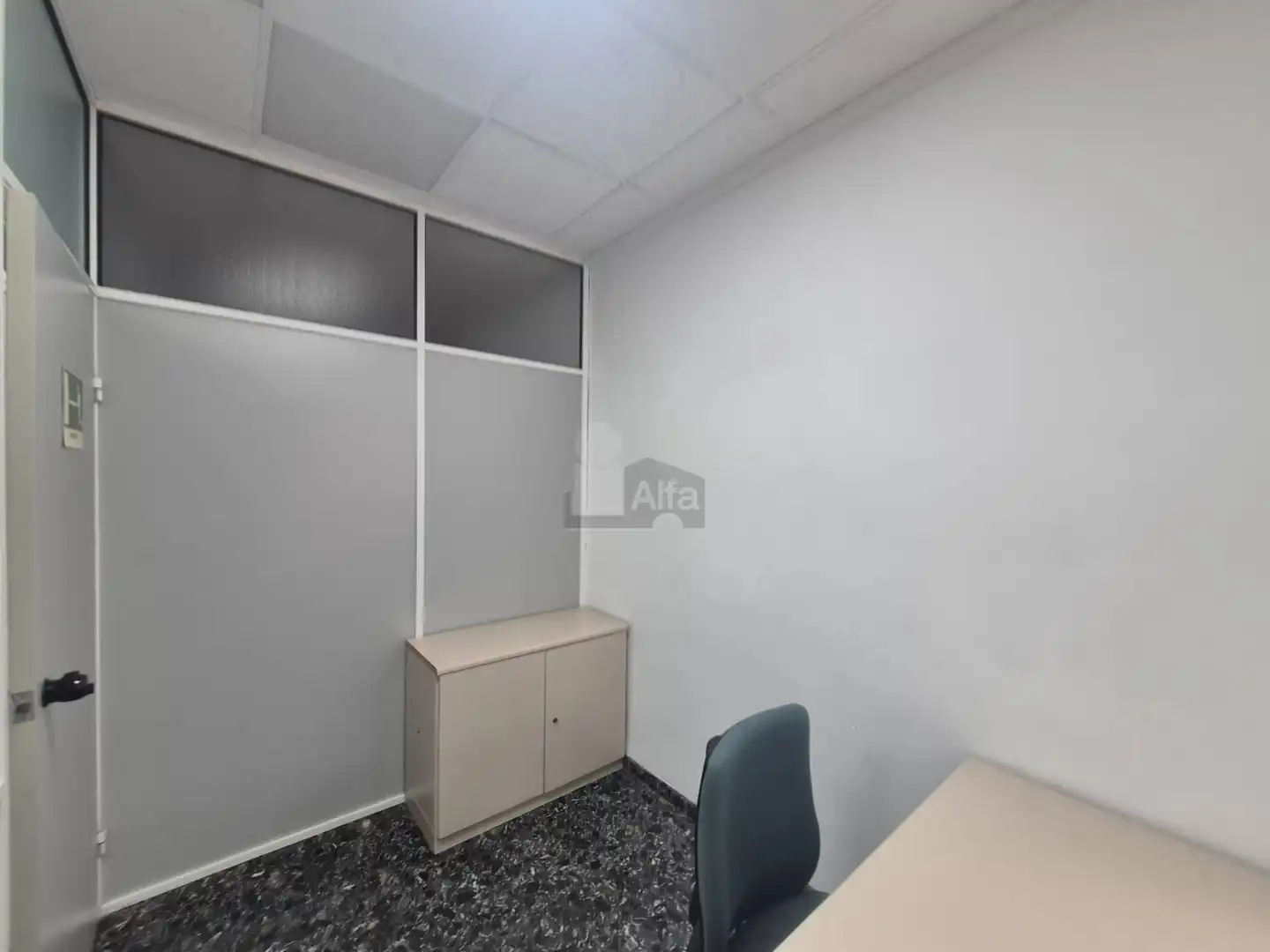 Office for rent in Patraix