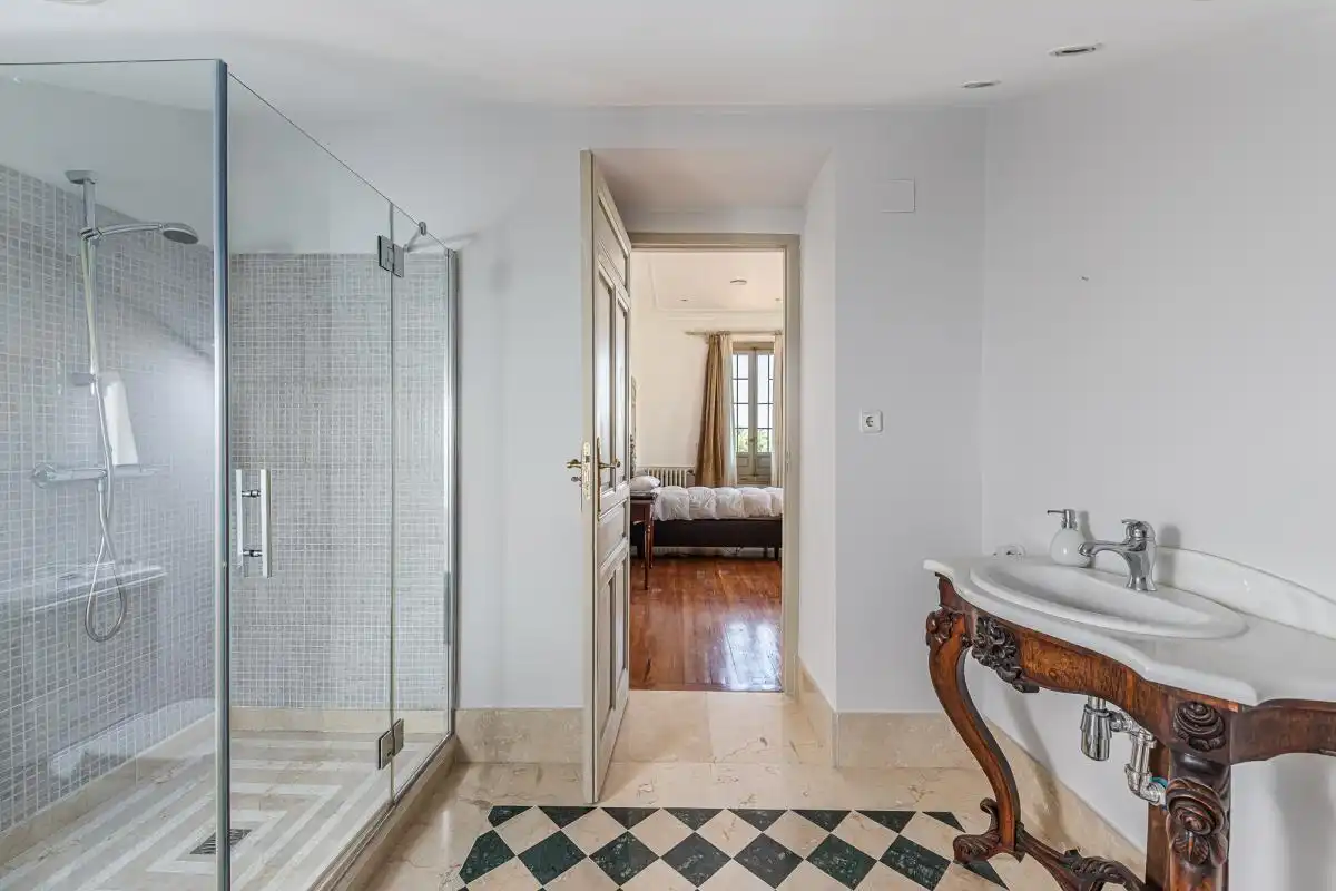 Bathroom of Houses for sale in San Lorenzo de El Escorial  with Air Conditioner, Heating and Private garden
