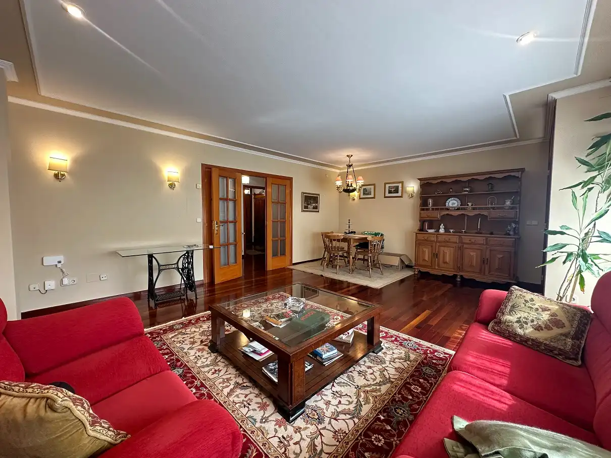Sala de estar de Casa o chalet en venta en Santiago de Compostela  con Calefacción, Jardín privado y Parquet