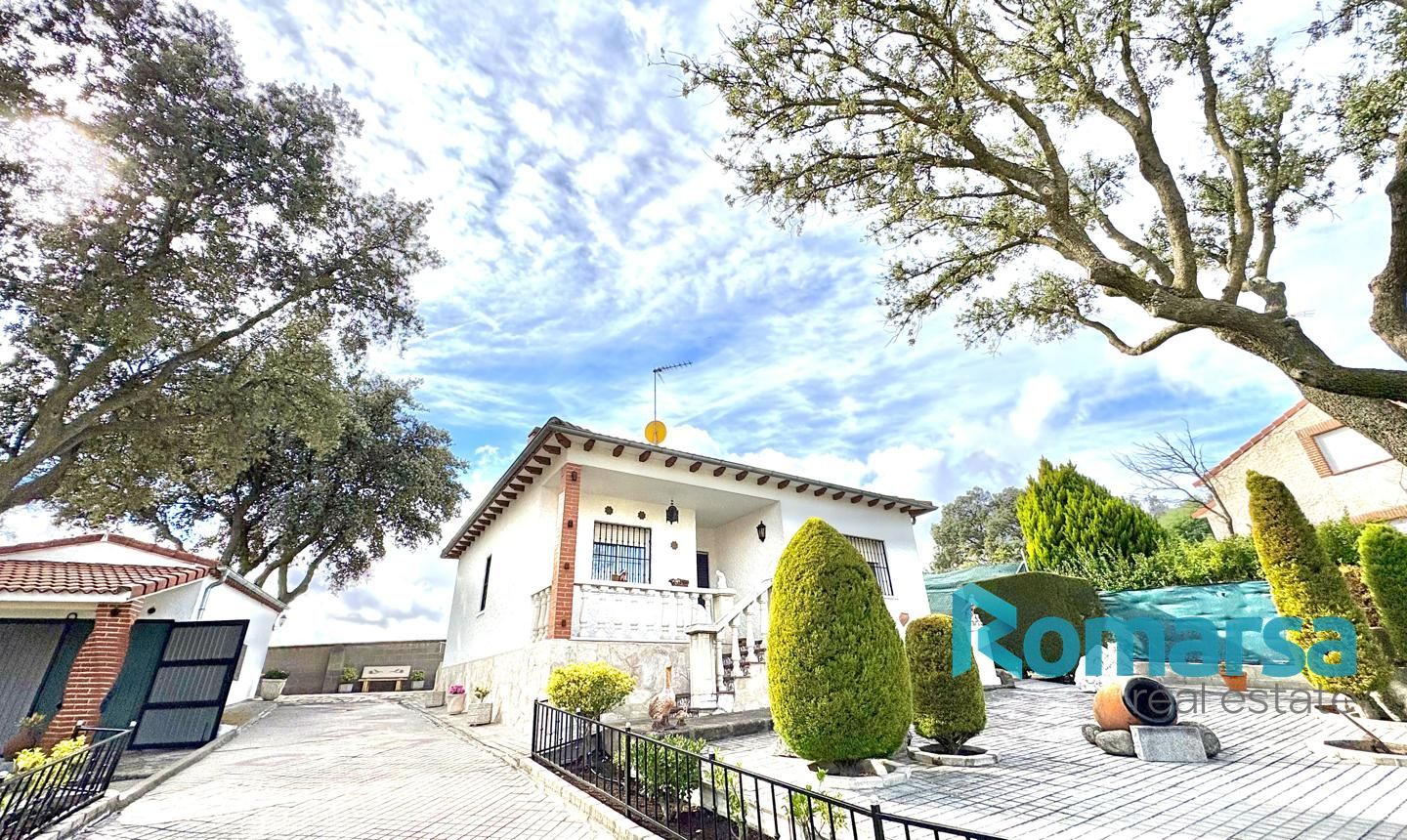 Exterior view of House or chalet for sale in Peñalba de Ávila  with Heating, Private garden and Storage room