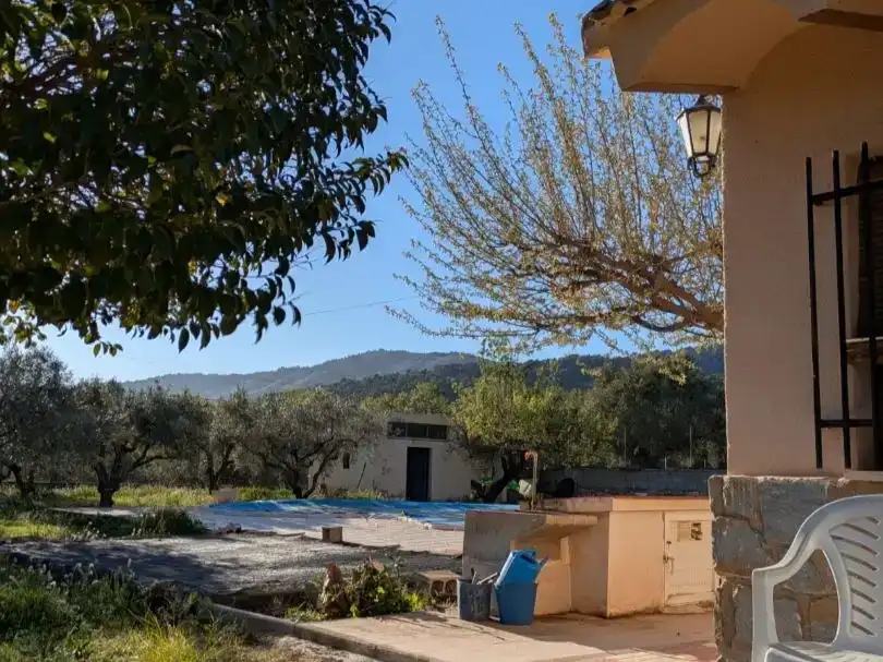 Vista exterior de Pis en venda en Onil amb Jardí privat, Traster i Piscina