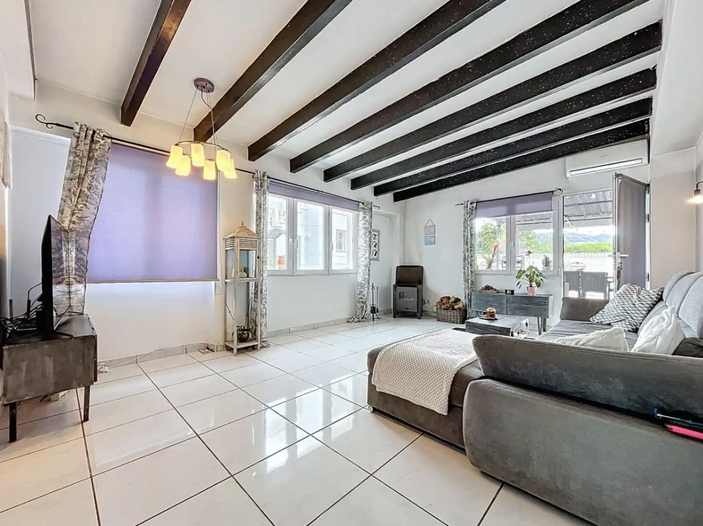 Sala d'estar de Casa o xalet en venda en L'Alfàs del Pi amb Aire condicionat, Calefacció i Jardí privat