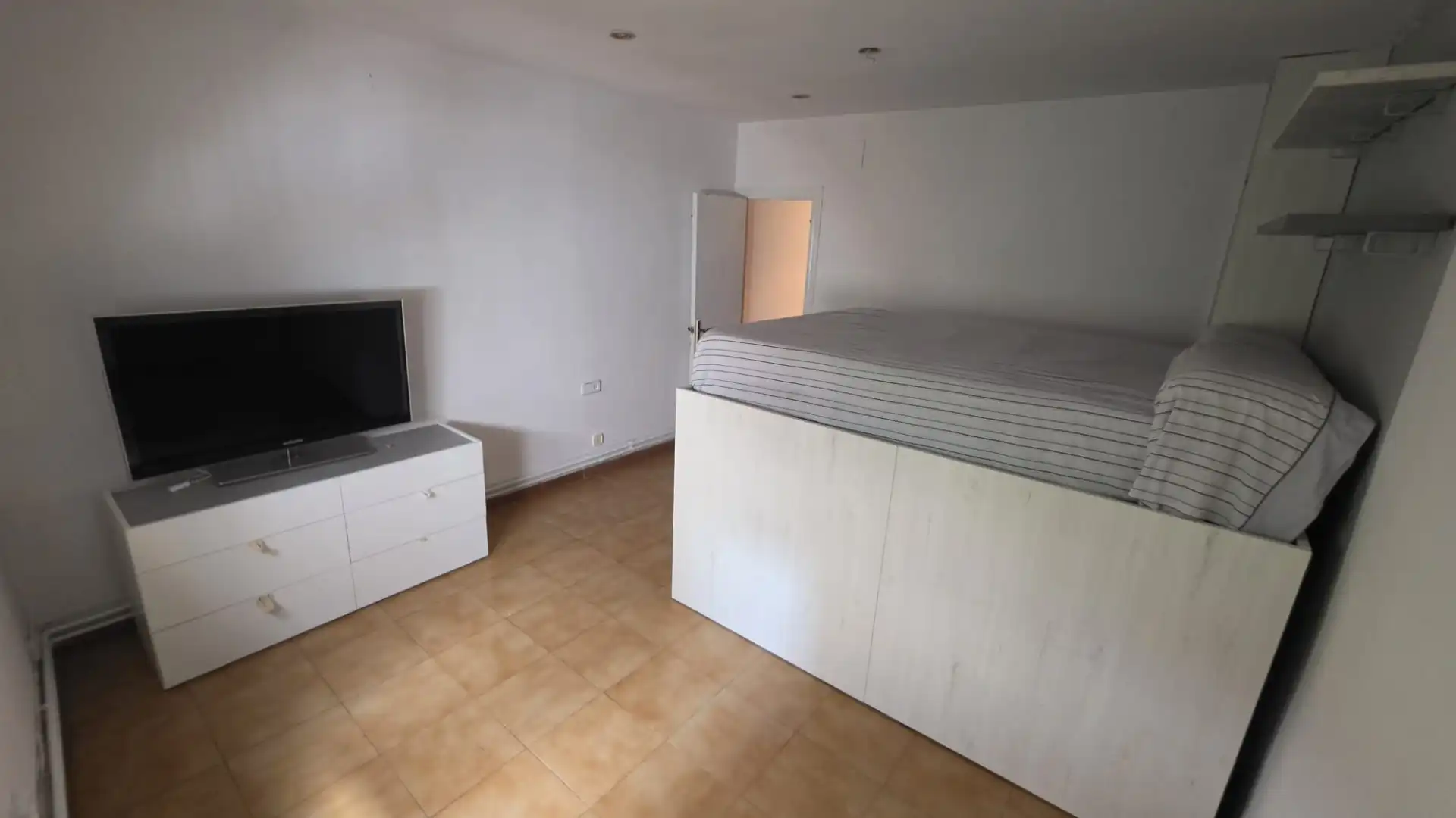 Dormitori de Casa adosada en venda en Barcelona amb Aire condicionat, Jardí privat i Terrassa