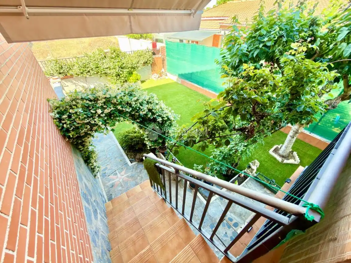 Jardí de Casa adosada en venda en Cabanillas del Campo amb Aire condicionat, Calefacció i Jardí privat