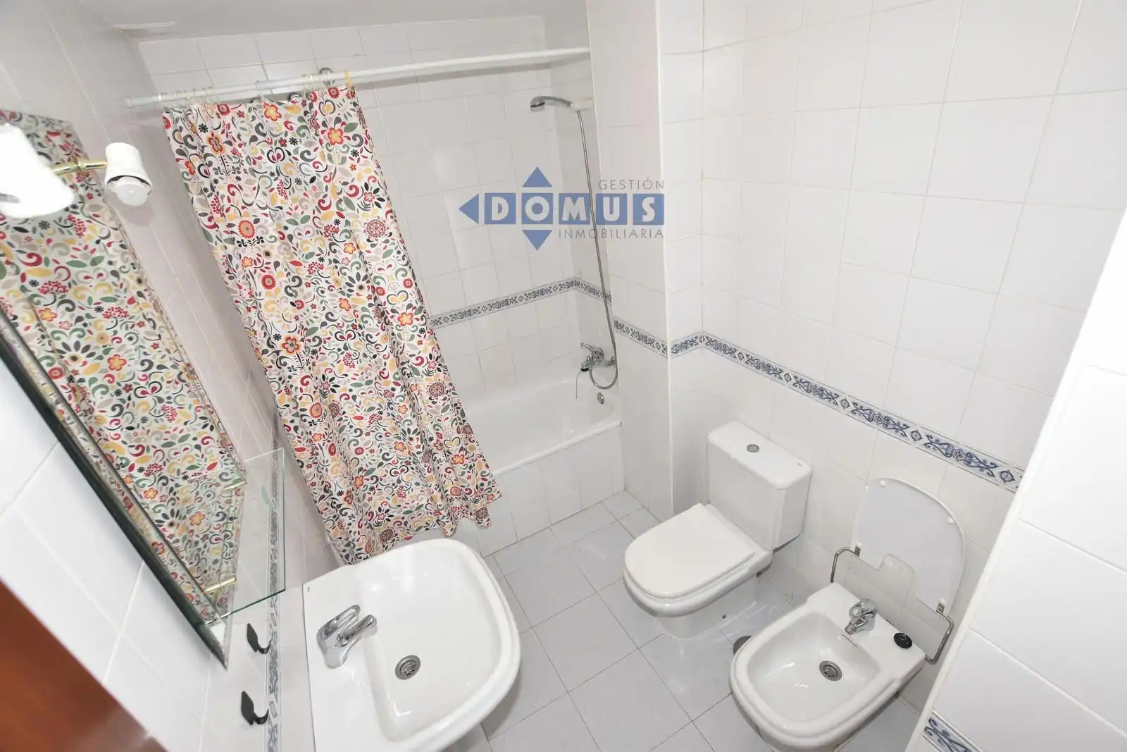 Baño de Piso en venta en Ronda con Aire acondicionado, Terraza y Amueblado