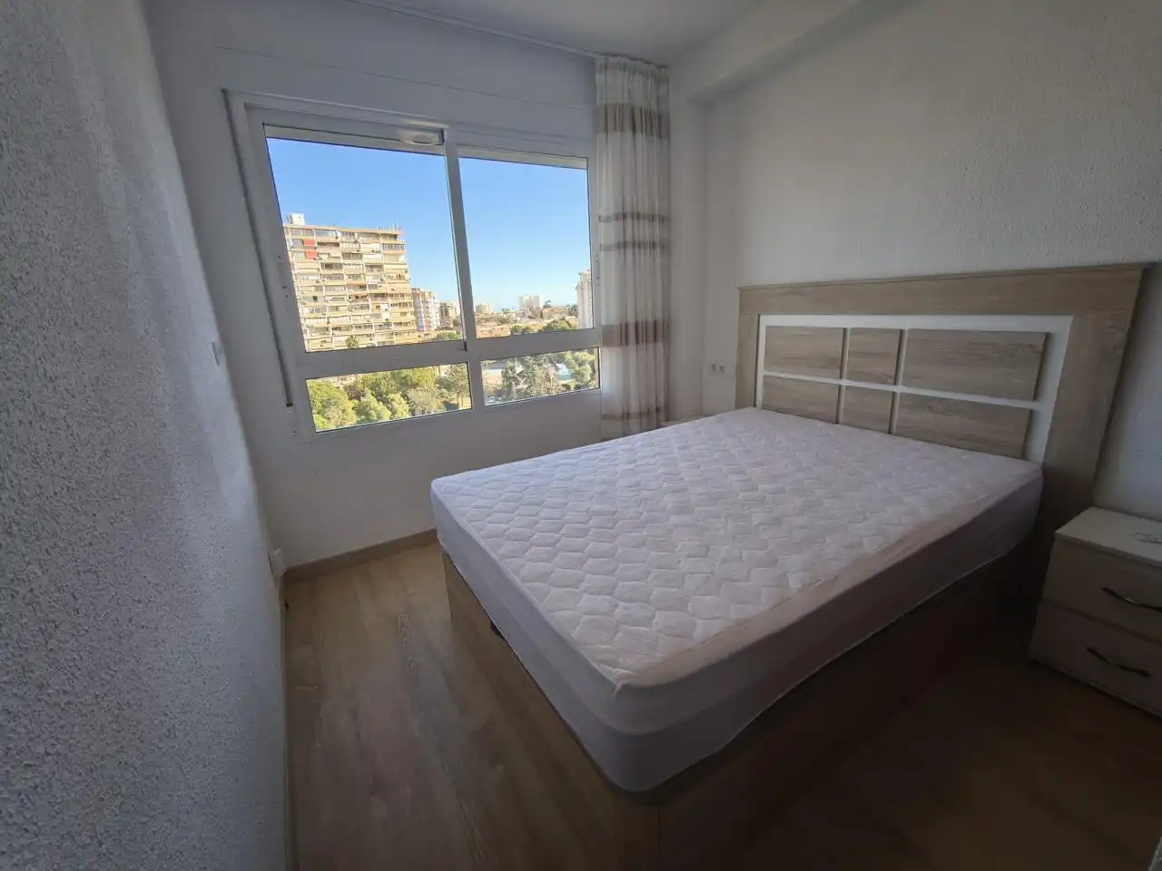 Dormitori de Pis en venda en Alicante / Alacant amb Aire condicionat, Calefacció i Terrassa