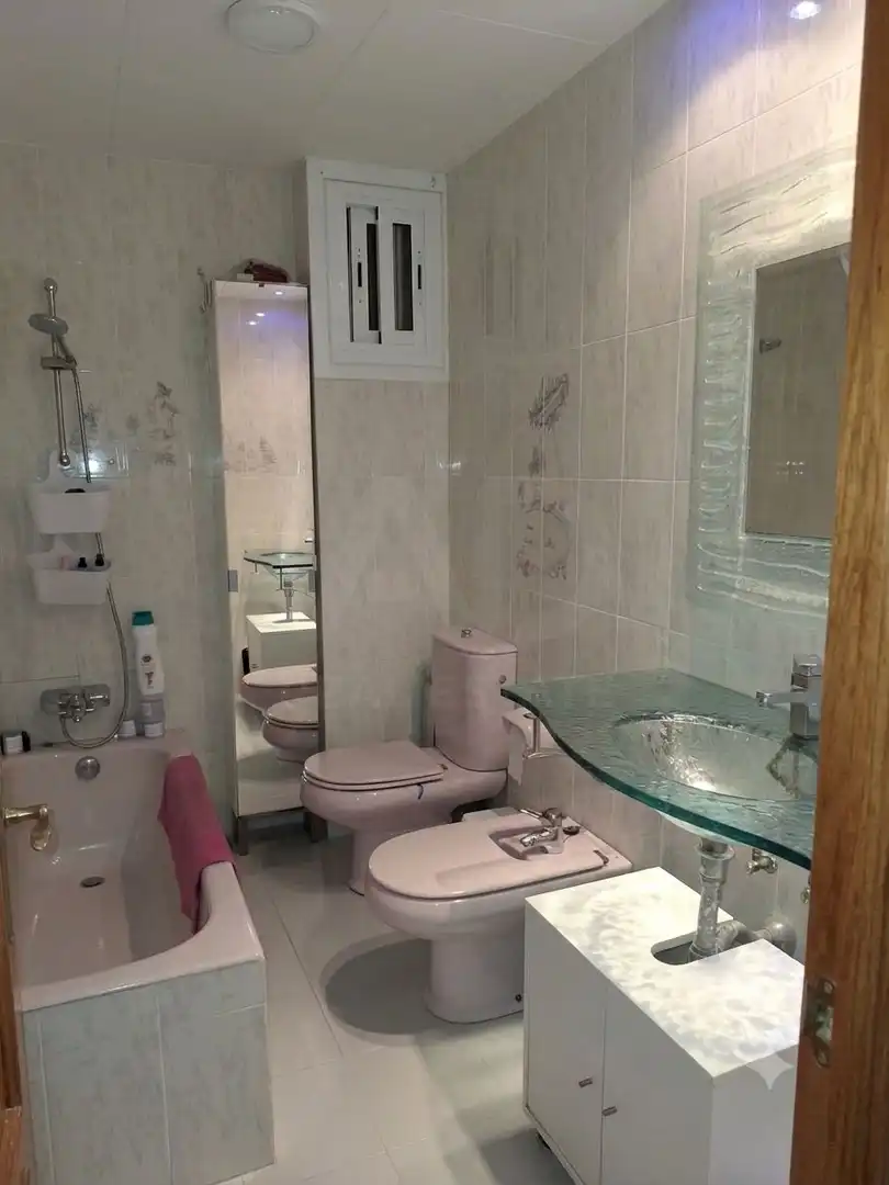 Baño de Casa adosada en venta en Castelldefels con Aire acondicionado, Calefacción y Terraza
