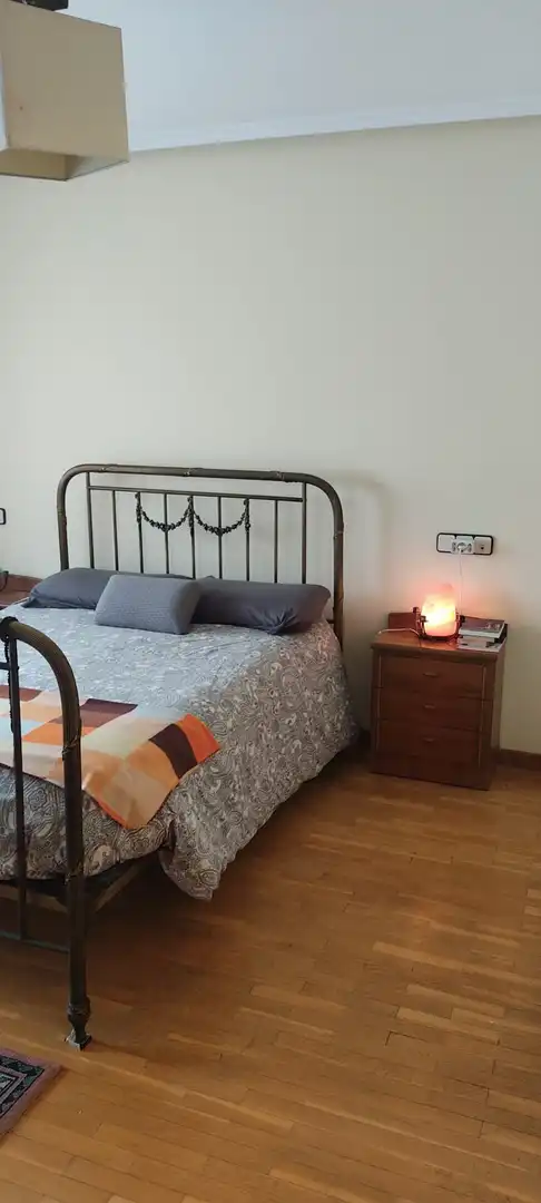 Dormitori de Casa o xalet en venda en Oviedo  amb Calefacció, Parquet i Terrassa
