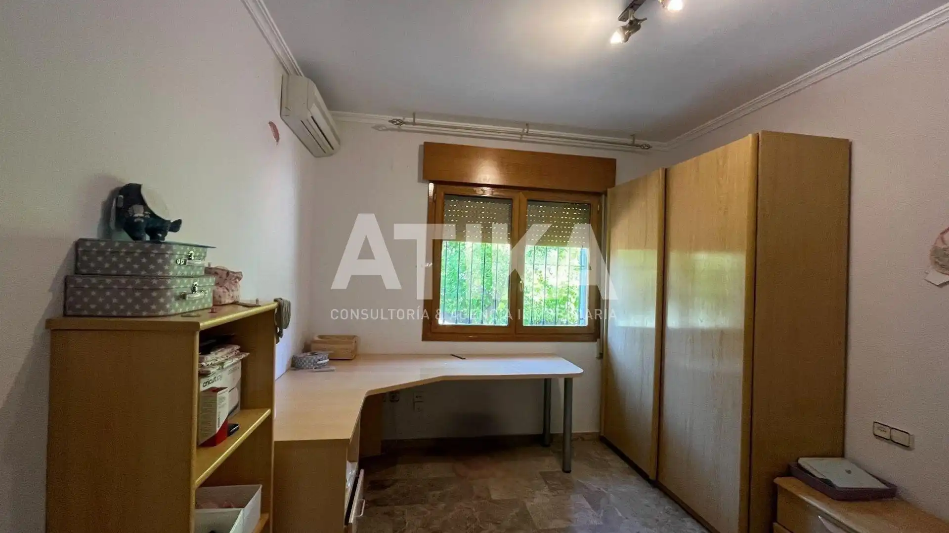 Bedroom of Houses for sale in Ontinyent  with Air Conditioner, Private garden and Parquet flooring