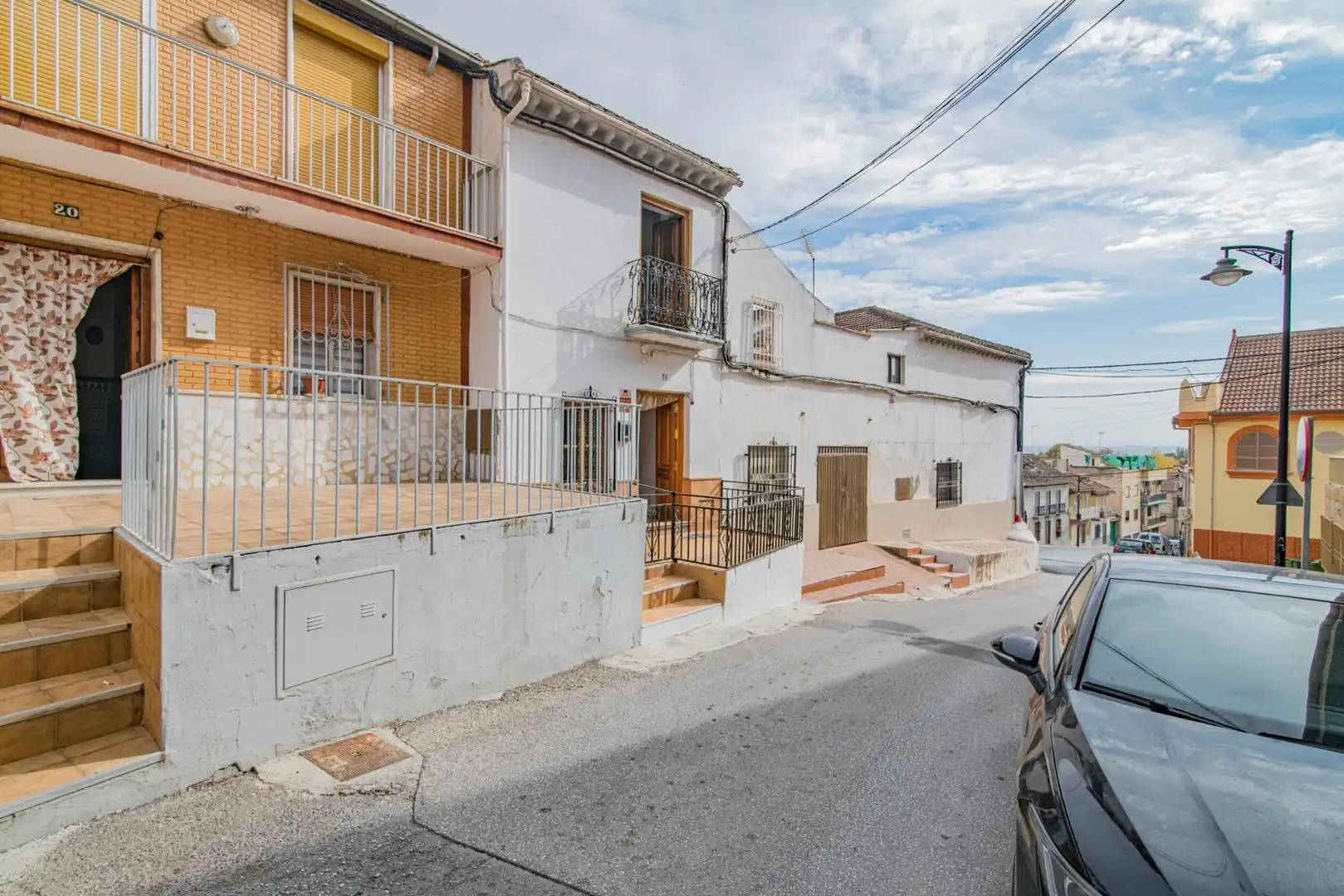Vista exterior de Casa adosada en venta en Pinos Puente con Terraza, Trastero y Balcón