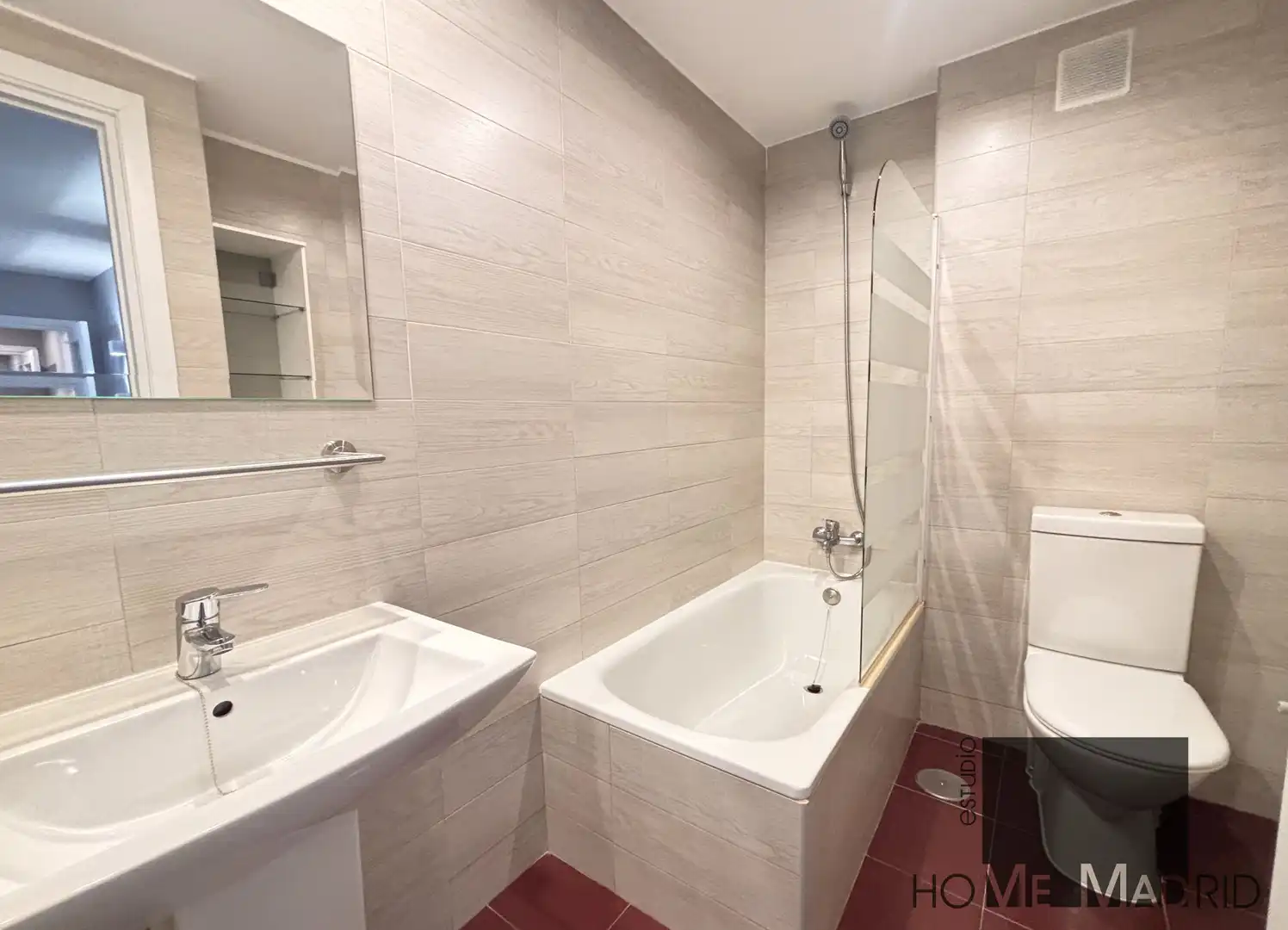 Bathroom of Flat for rent in Madrid  with Air Conditioner, Heating and Terrace