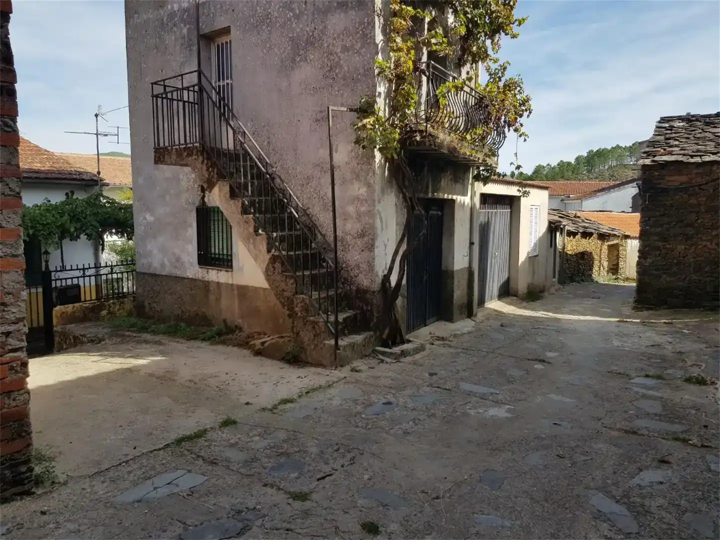 Vista exterior de Local en venda en Nuñomoral, Cáceres