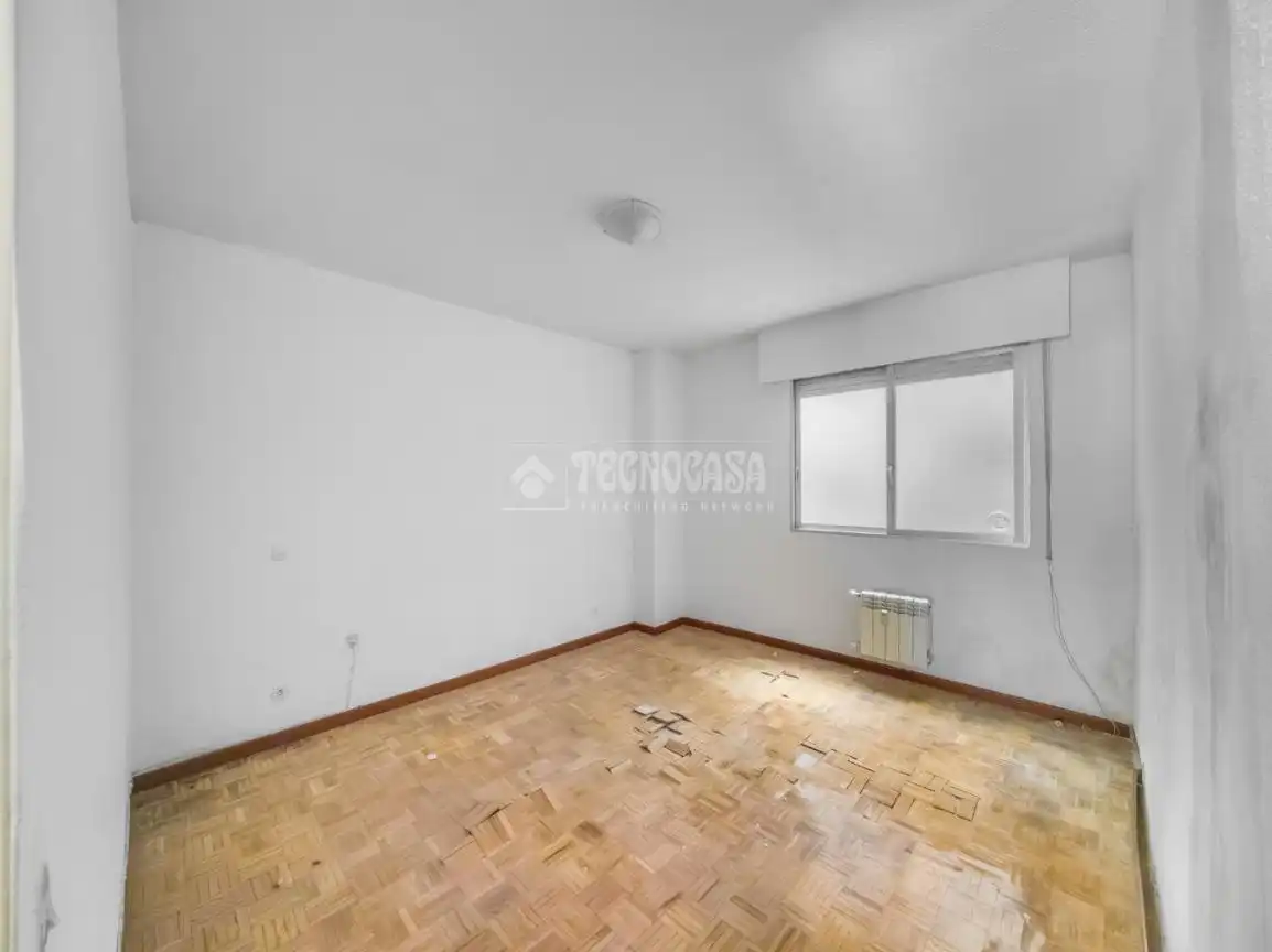 Habitación de Piso en venta en Madrid con Calefacción, Parquet y Terraza