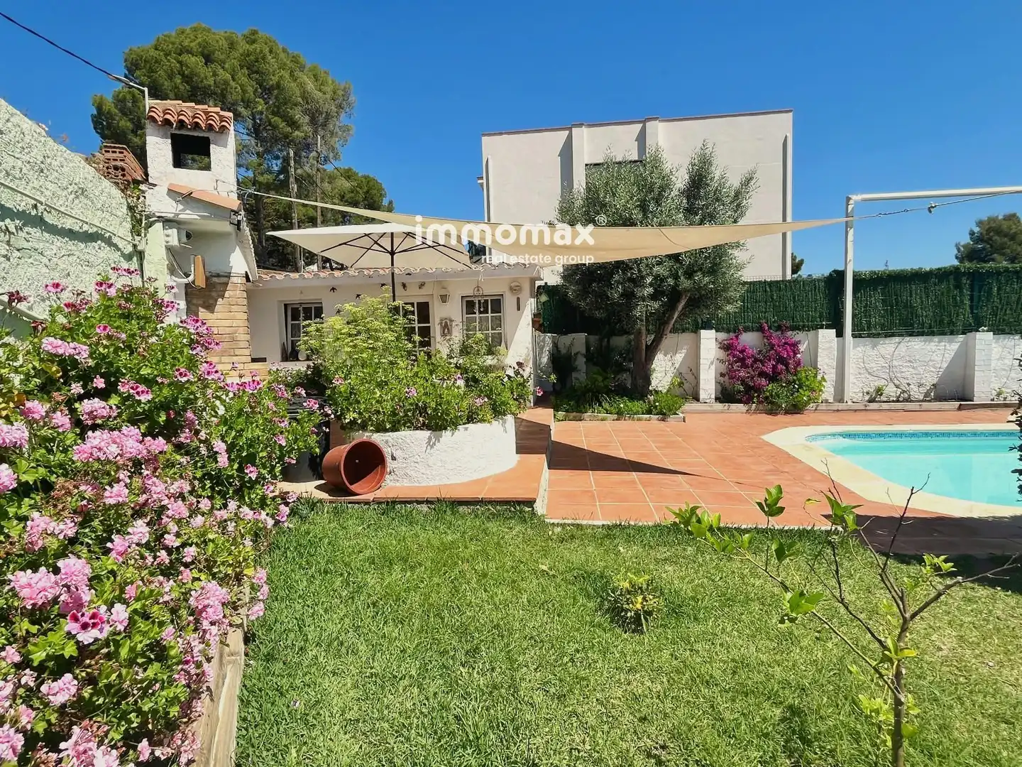 Vista exterior de Casa o xalet en venda en Castelldefels amb Aire condicionat, Terrassa i Traster