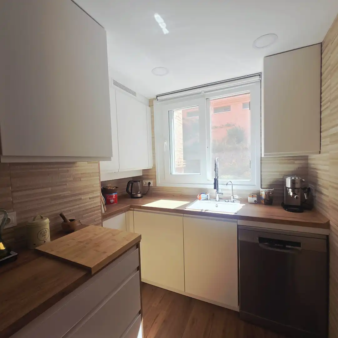 Küche von Wohnung zum Verkauf in Rincón de la Victoria mit Klimaanlage, Heizung und Terrasse